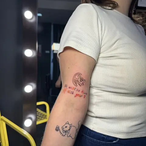 Тату на руке: мышка и цветная надпись We will be with you